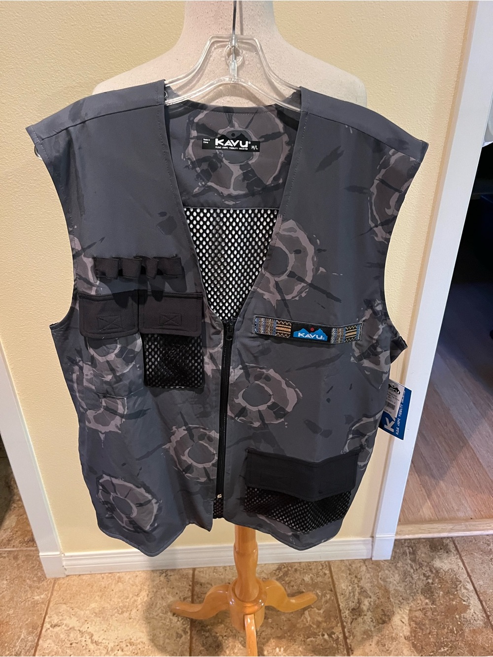 NWT $105 NWT Kavu Men’s All Night Vest –M/L Graphic Grey Black Tie-Dye Pattern